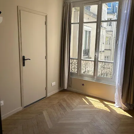 Typical Parisian Lägenhet